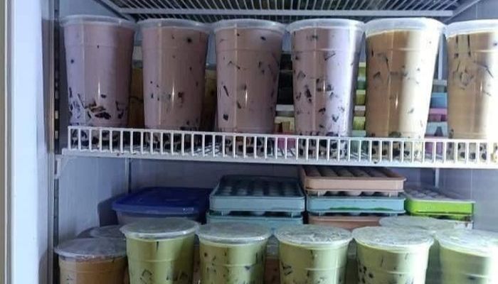 Bảo quản sữa trong ngăn mát tủ lạnh, không để sữa ngoài không khí quá lâu